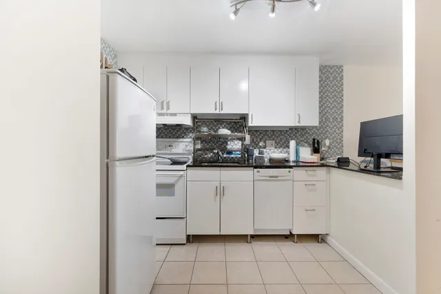 $2,000 | 39 Englewood Avenue, Unit 17, Boston, MA 02135