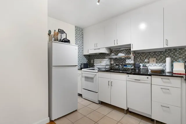 $2,000 | 39 Englewood Avenue, Unit 17, Boston, MA 02135