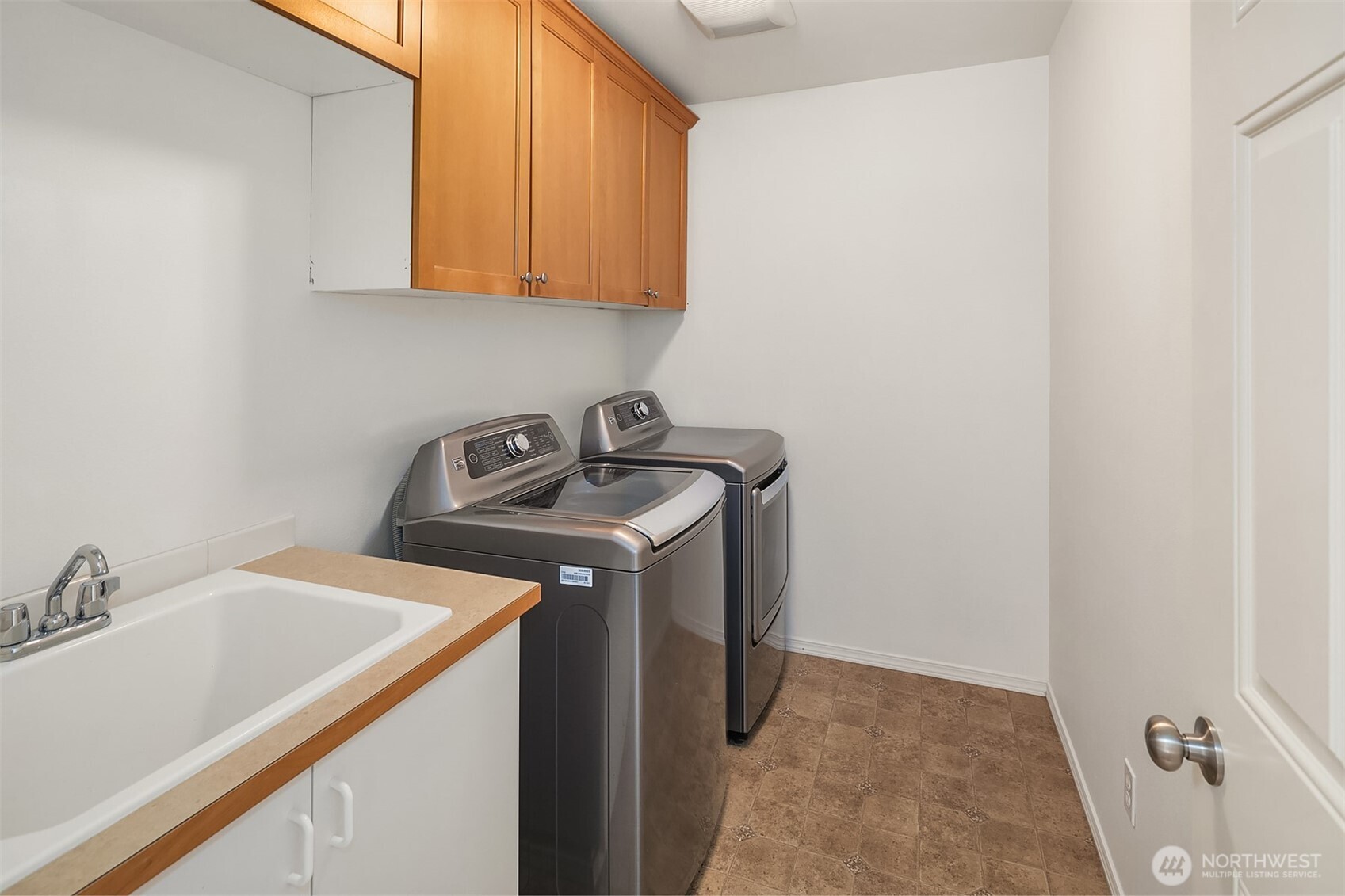 22632 Southeast 281st Street Maple Valley, WA 98038 - Photo 22 of 24 a utility room with sink dryer and washer
