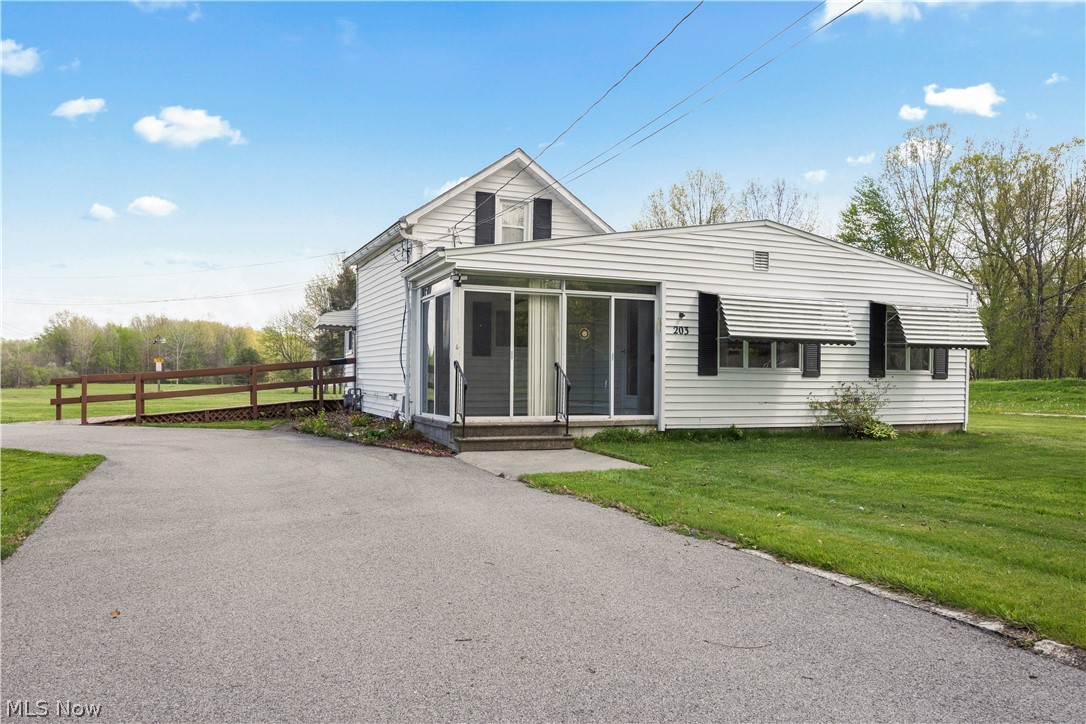 203 Annis Road Amherst, OH 44001 - Photo 3 of 50