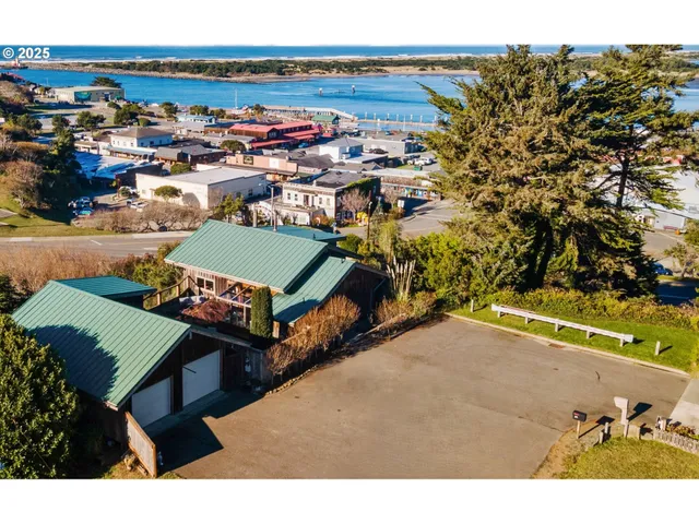 $875,000 | 330 Chicago Avenue Southeast, Bandon, OR 97411