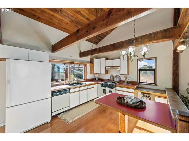 $875,000 | 330 Chicago Avenue Southeast, Bandon, OR 97411