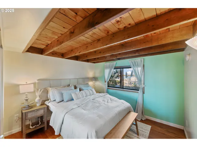 $875,000 | 330 Chicago Avenue Southeast, Bandon, OR 97411