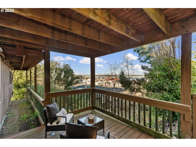 $875,000 | 330 Chicago Avenue Southeast, Bandon, OR 97411