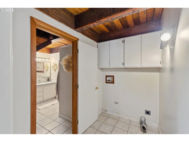 $875,000 | 330 Chicago Avenue Southeast, Bandon, OR 97411