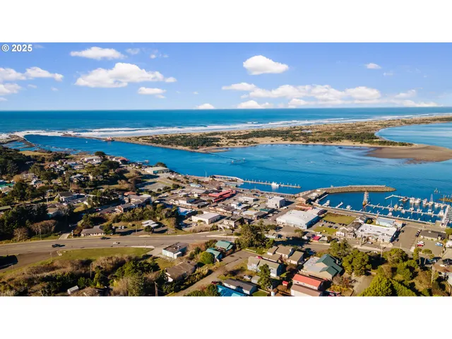 $875,000 | 330 Chicago Avenue Southeast, Bandon, OR 97411