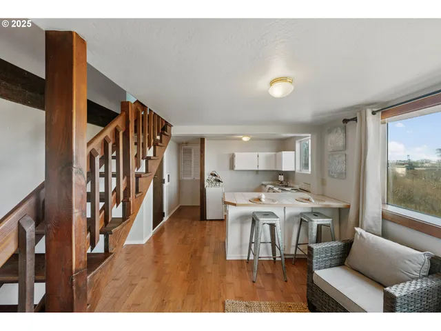 $875,000 | 330 Chicago Avenue Southeast, Bandon, OR 97411