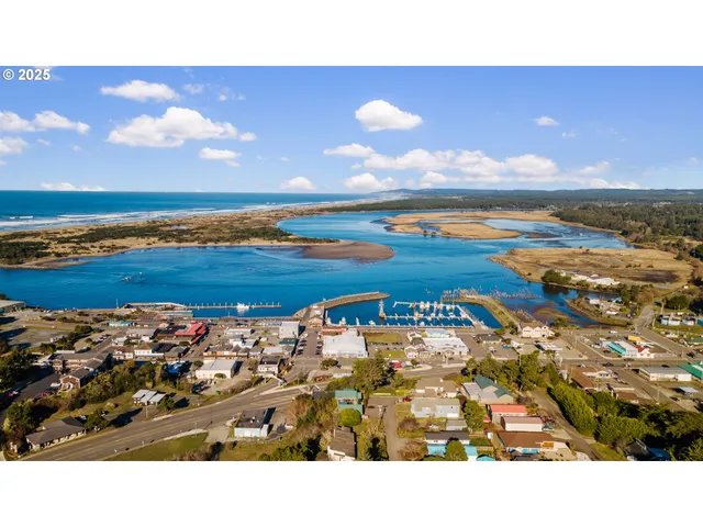 $875,000 | 330 Chicago Avenue Southeast, Bandon, OR 97411