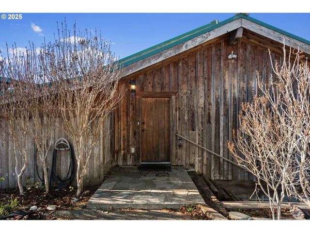 $875,000 | 330 Chicago Avenue Southeast, Bandon, OR 97411