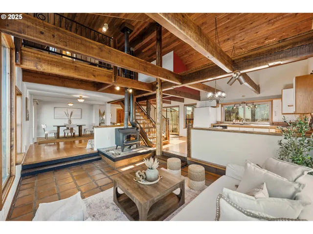 $875,000 | 330 Chicago Avenue Southeast, Bandon, OR 97411