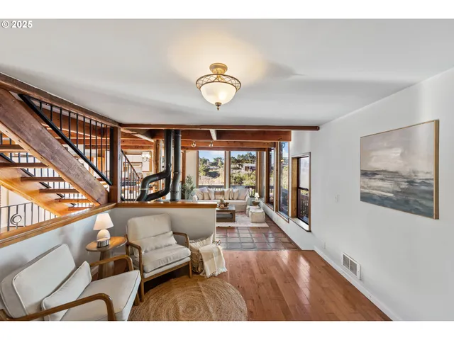 $875,000 | 330 Chicago Avenue Southeast, Bandon, OR 97411