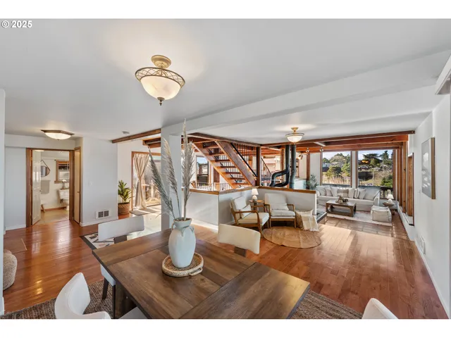 $875,000 | 330 Chicago Avenue Southeast, Bandon, OR 97411