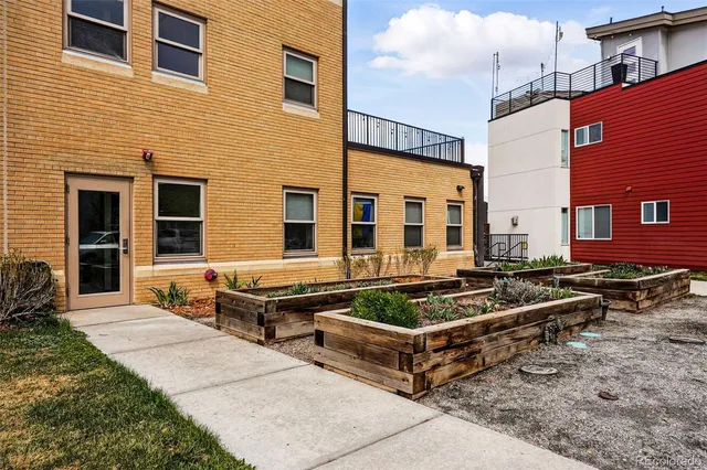 $260,000 | 2835 West Parkside Place, Unit 305, Denver, CO 80221