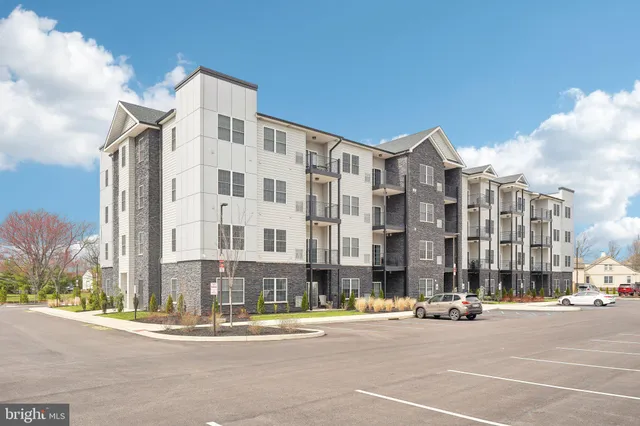 $2,650 | 2421 Bristol Road, Unit 2B410, Warrington, PA 18976