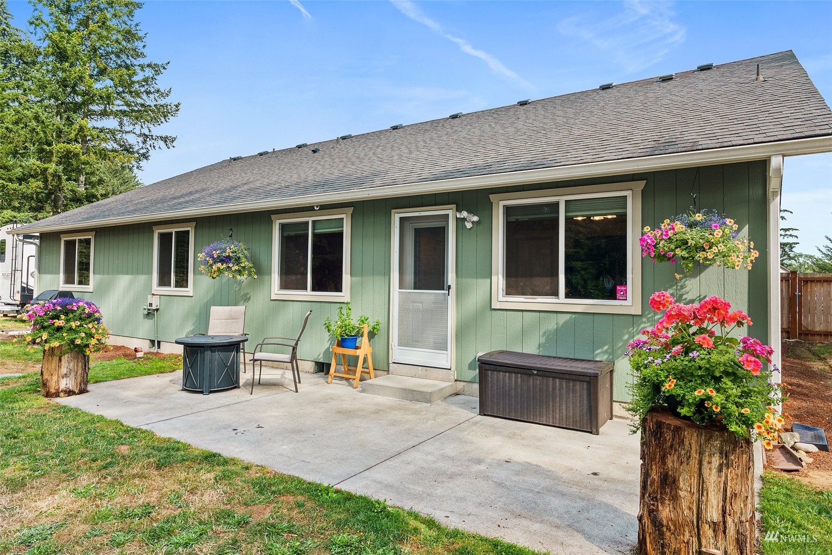 6320 192nd Lane Southwest Rochester, WA 98579 - Photo 24 of 30 a front view of a house with a garden