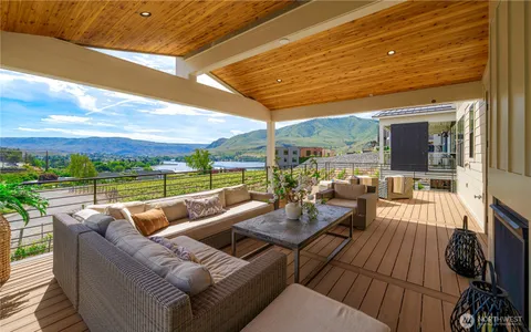 $1,749,998 | 203 Bluebell Lane, Chelan, WA 98816