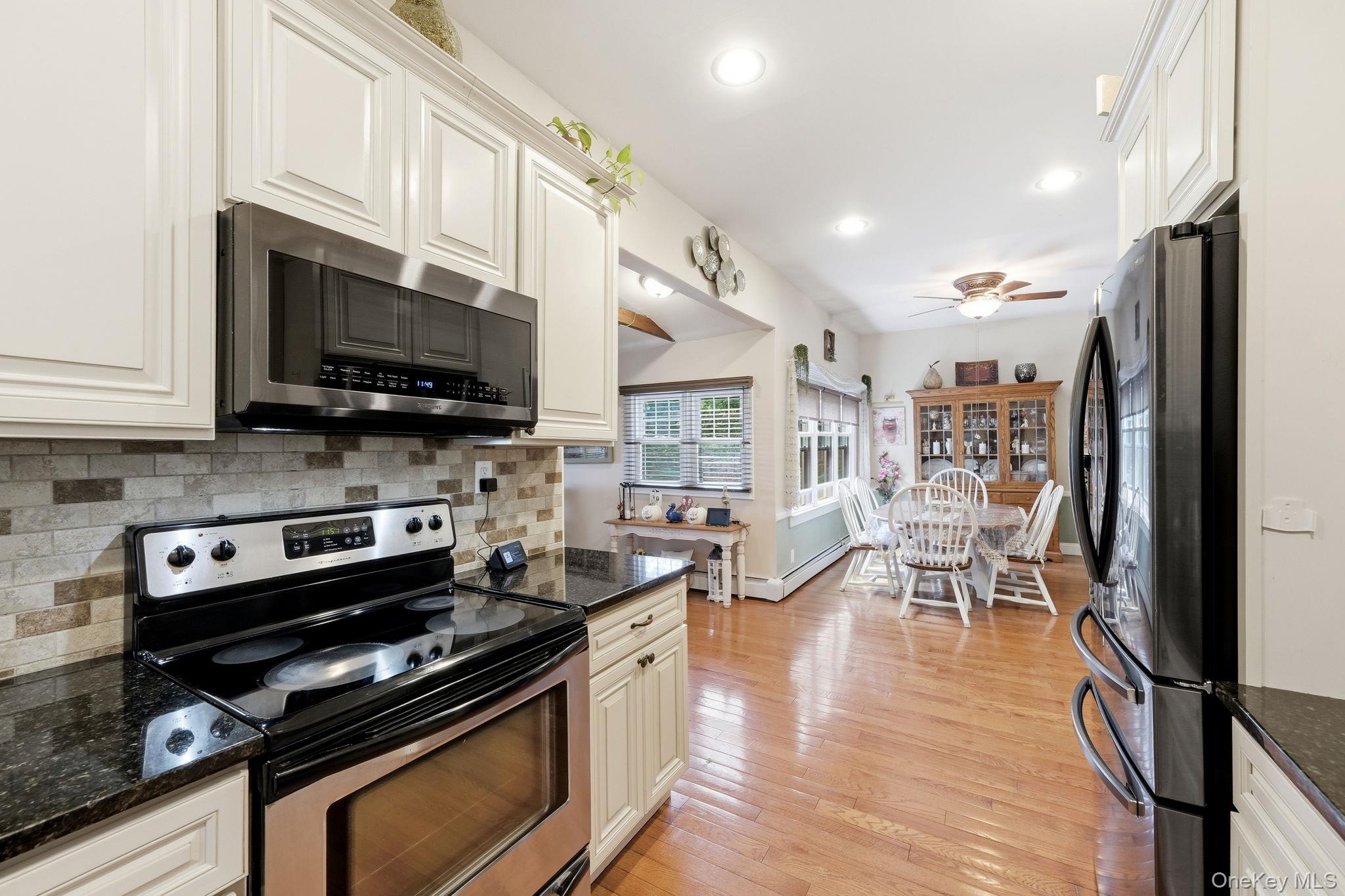 36 Sayville Road Sound Beach, NY 11789 - Photo 10 of 50