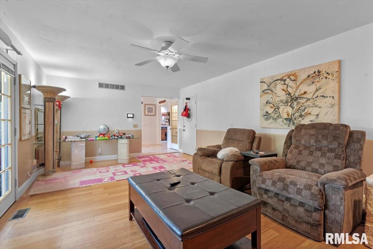 2424 Lindbergh Boulevard Springfield, IL 62704 - Photo 11 of 29