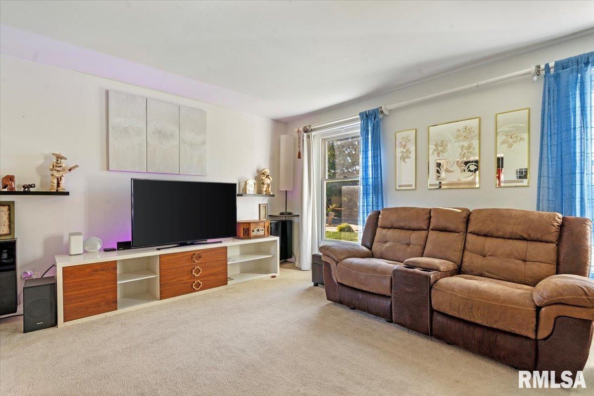 2424 Lindbergh Boulevard Springfield, IL 62704 - Photo 3 of 29