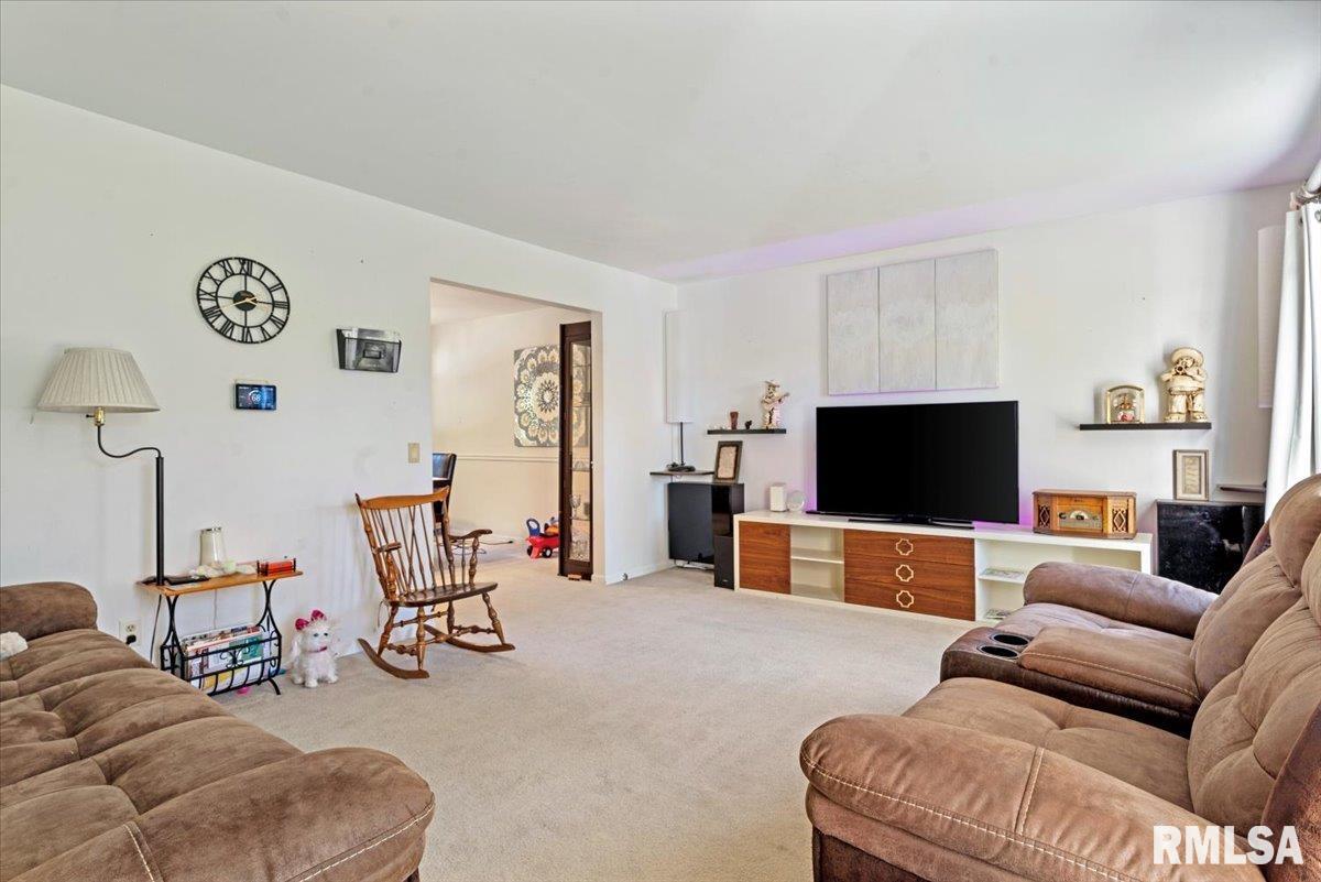 2424 Lindbergh Boulevard Springfield, IL 62704 - Photo 4 of 29