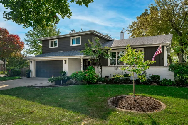 $679,900 | 522 Park Manor Court, Elmhurst, IL 60126