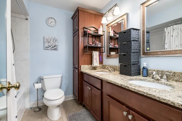 $679,900 | 522 Park Manor Court, Elmhurst, IL 60126