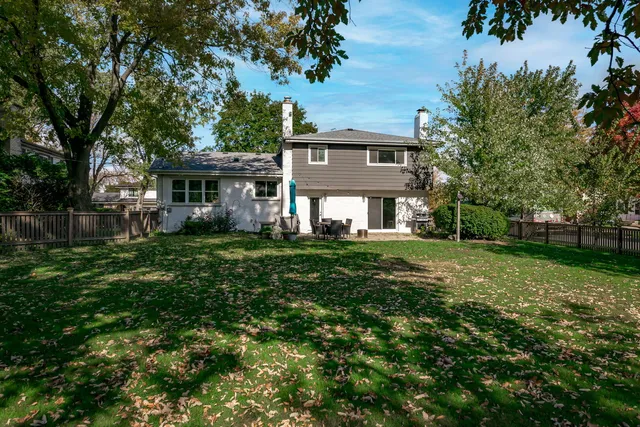 $679,900 | 522 Park Manor Court, Elmhurst, IL 60126