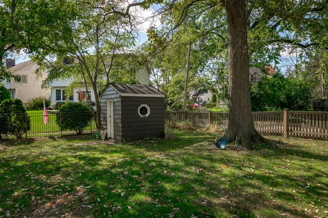 $679,900 | 522 Park Manor Court, Elmhurst, IL 60126