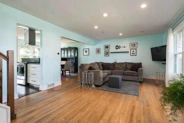 $679,900 | 522 Park Manor Court, Elmhurst, IL 60126