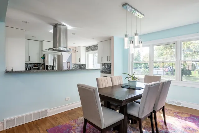 $679,900 | 522 Park Manor Court, Elmhurst, IL 60126