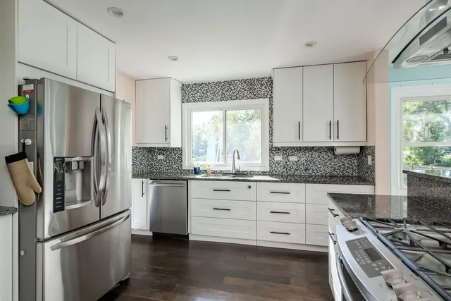 $679,900 | 522 Park Manor Court, Elmhurst, IL 60126