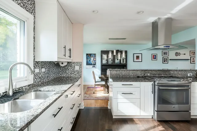 $679,900 | 522 Park Manor Court, Elmhurst, IL 60126