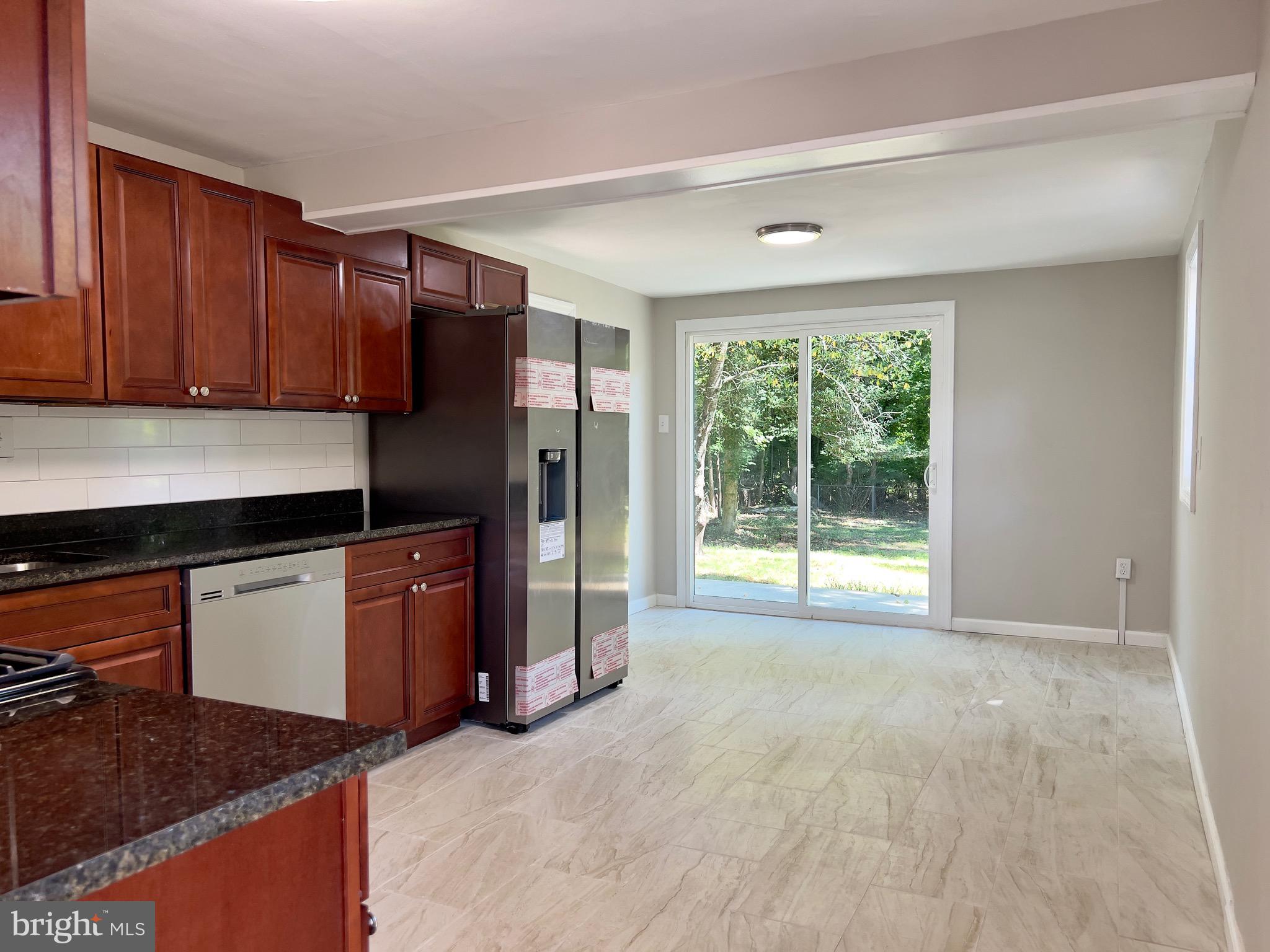 4 Meehan Boulevard Clementon, NJ 08021 - Photo 3 of 15 Kitchen: Eat-In with Stainless Steel Appliances
