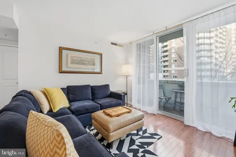 $479,900 | 880 North Pollard Street, Unit 322, Arlington, VA 22203