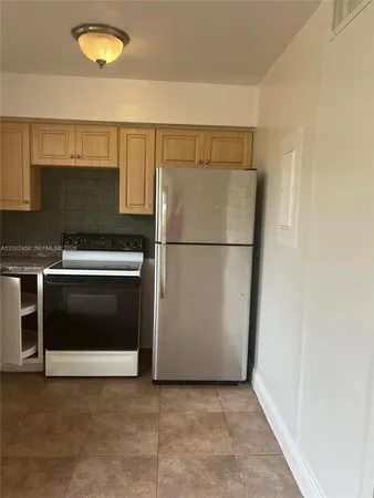 $2,450 | 6100 Southwest 68th Street, Unit 58, South Miami, FL 33143