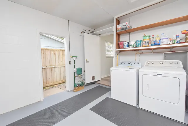 a view of utility room