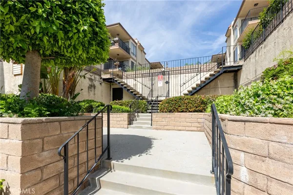 $600,000 | 2722 East 20th Street, Signal Hill, CA 90755