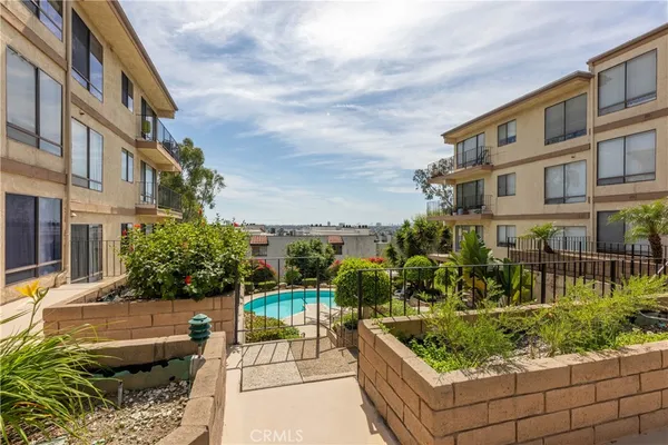 $600,000 | 2722 East 20th Street, Signal Hill, CA 90755