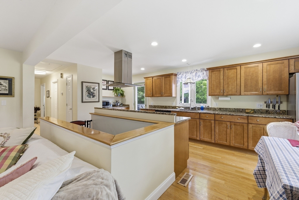 110 Parkerview Street Springfield, MA 01129 - Photo 4 of 32