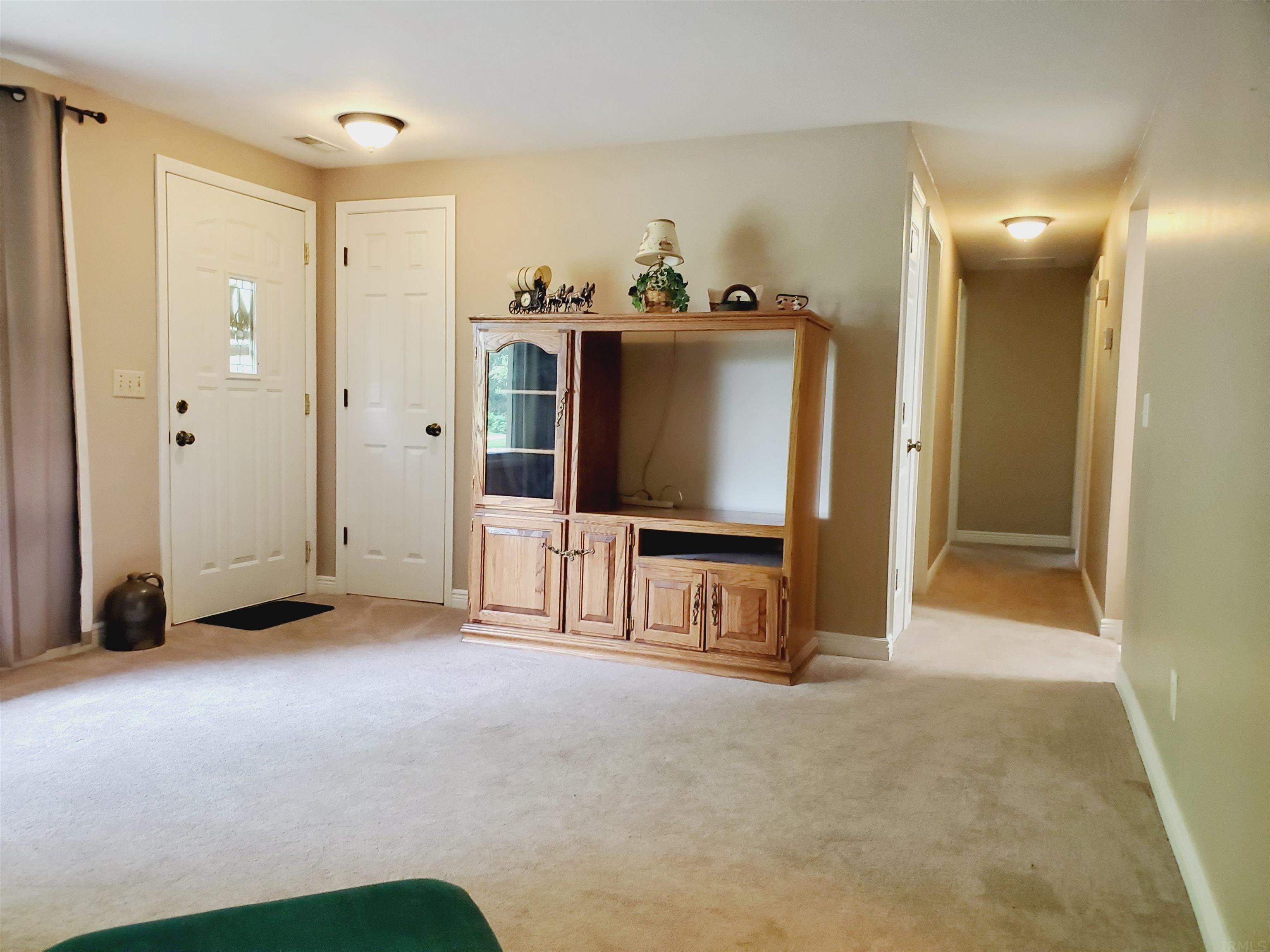 7415 Hosler Road Leo, IN 46765 - Photo 6 of 28