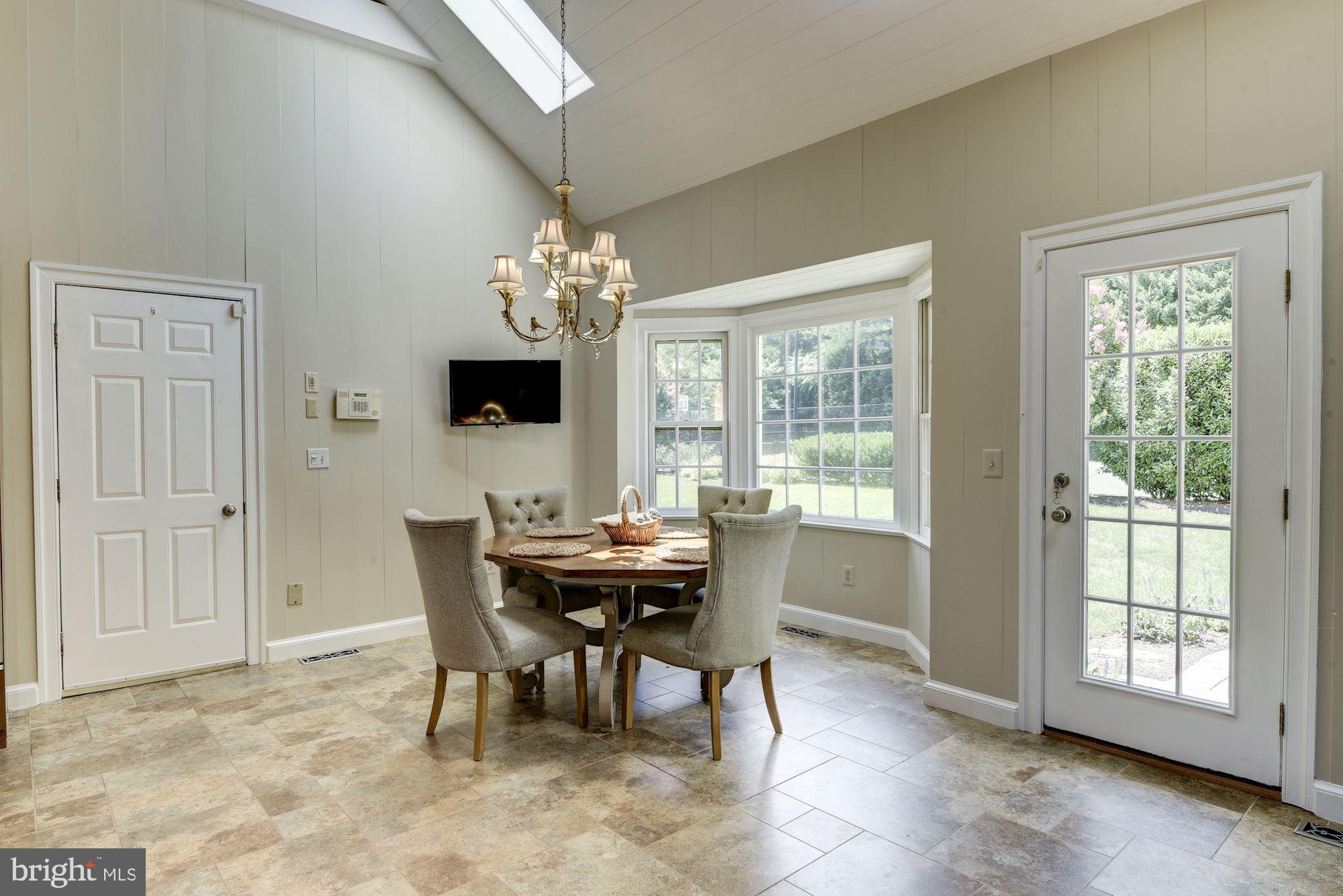 6 Beall Spring Court Potomac, MD 20854 - Photo 21 of 54 Large Table Space