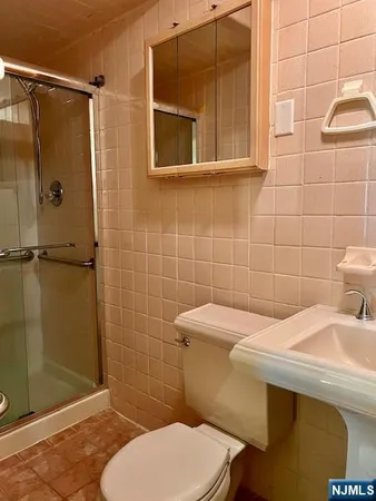 $821,000 | 661 Clinton Place, Ridgefield, NJ 07657