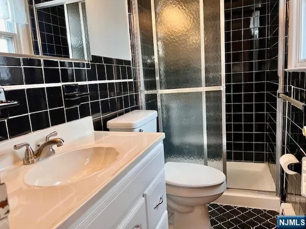 $821,000 | 661 Clinton Place, Ridgefield, NJ 07657