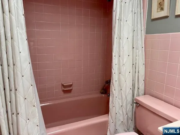 $821,000 | 661 Clinton Place, Ridgefield, NJ 07657