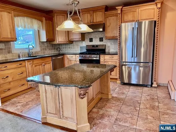 $821,000 | 661 Clinton Place, Ridgefield, NJ 07657