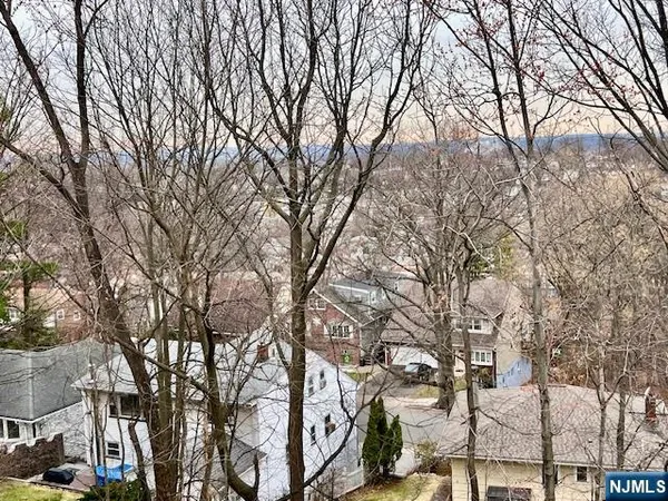 $821,000 | 661 Clinton Place, Ridgefield, NJ 07657