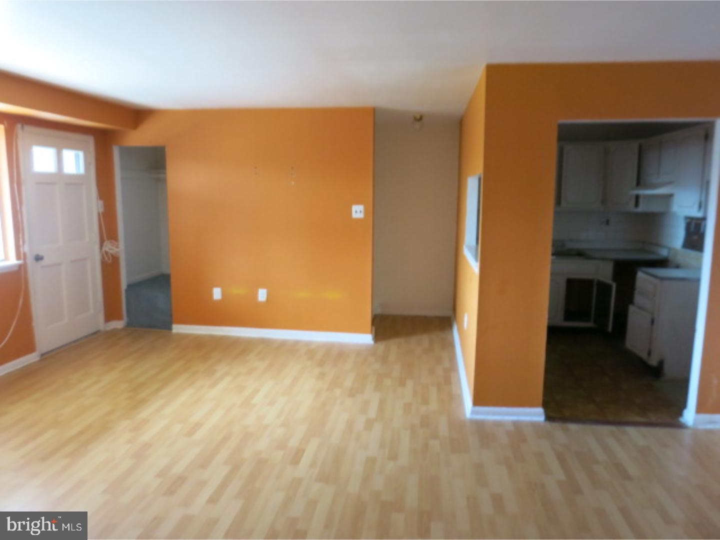 1908 Arborwood Lindenwold, NJ 08021 - Photo 2 of 11 Living Room