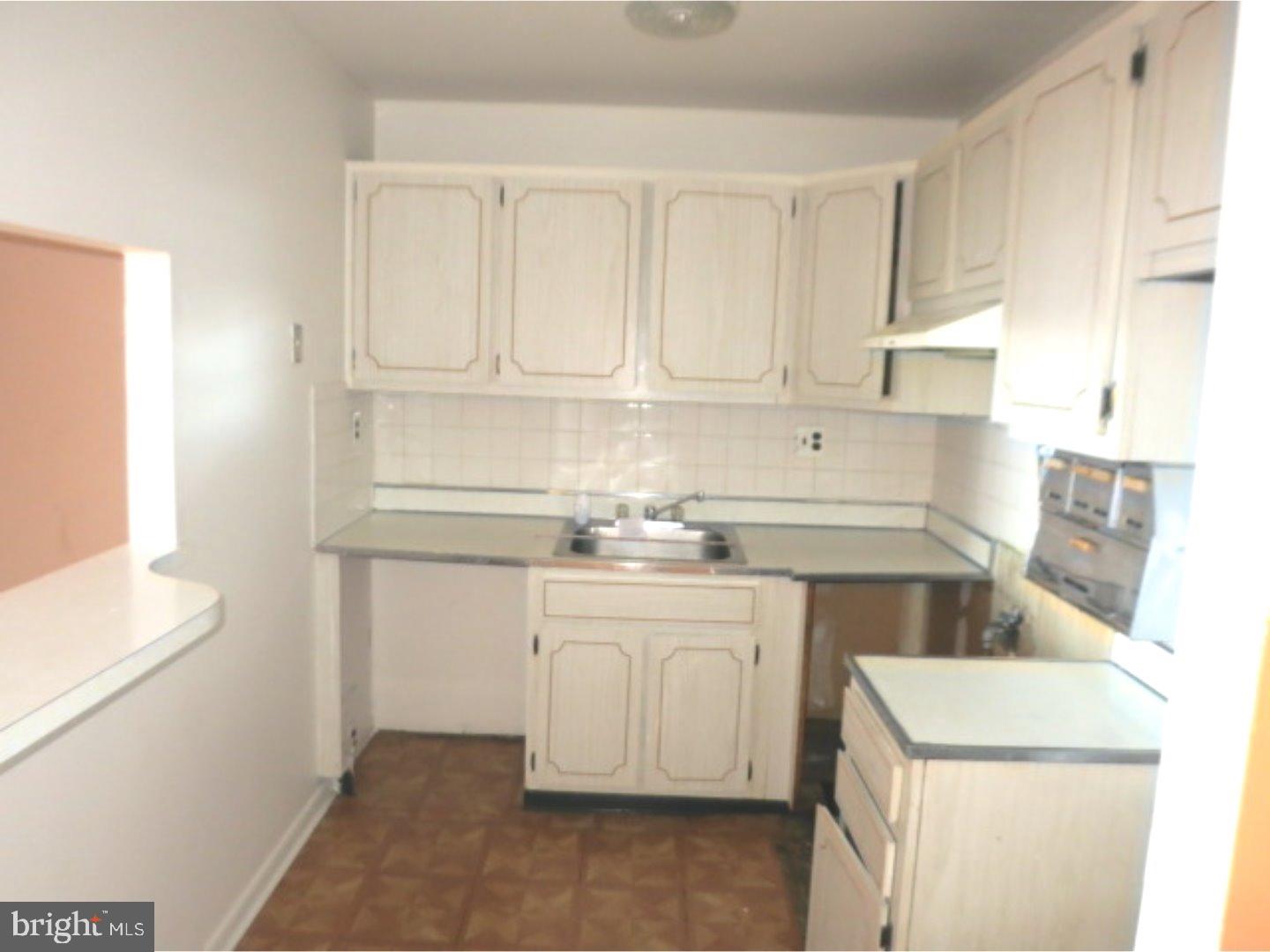 1908 Arborwood Lindenwold, NJ 08021 - Photo 4 of 11 Kitchen