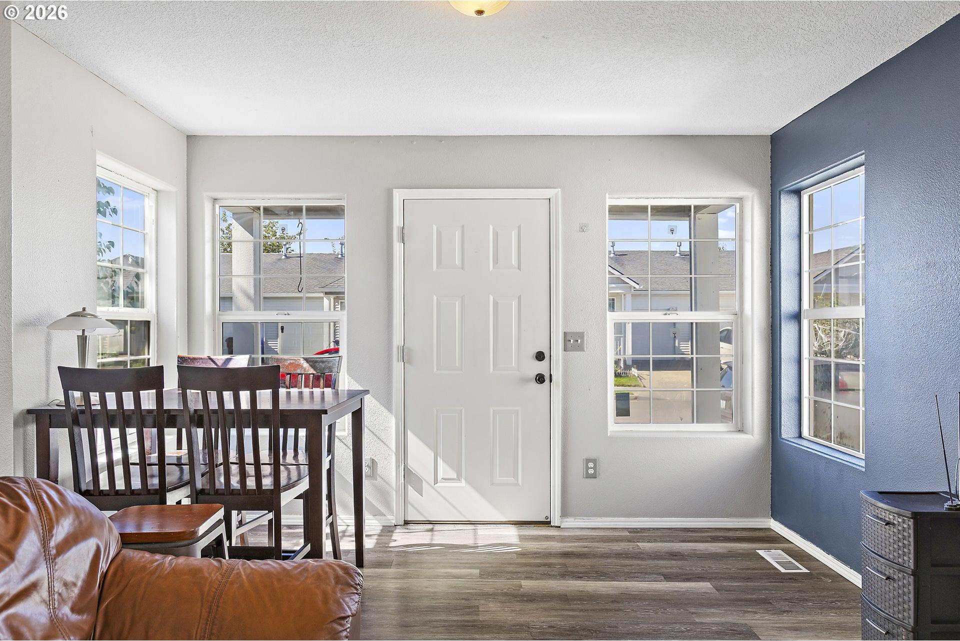 946 Southwest Junction Place Gresham, OR 97080 - Photo 9 of 33 Gallery Image 9