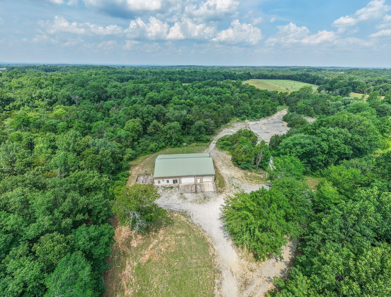 417 Haskins Chapel Road Lewisburg, TN 37091 - Photo 2 of 27 a view of a city